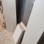 Mööbliplaadi jäägid.