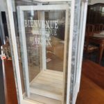 UUED küünlaaluste komplektid.